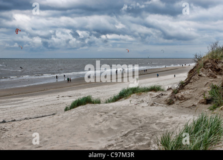 Giornata di vento sulla spiaggia, Westdorf, Isola del Mare del Nord di Baltrum, Frisia orientale, Bassa Sassonia, Germania Foto Stock