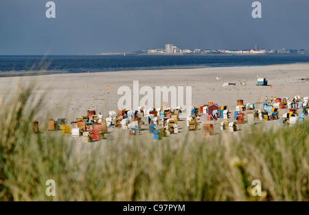 Spiaggia principale con vista verso Norderney, Isola del Mare del Nord Juist, Frisia orientale, Bassa Sassonia, Germania Foto Stock