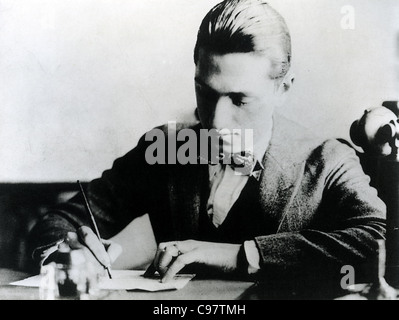 GEORGE GERSHWIN (1898-1937), compositore statunitense durante il lavoro presso la danneggia la società su 1918 Foto Stock