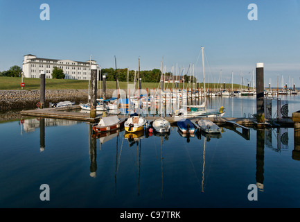 Yacht Port presso il ponte di Nassau, Wilhelmshaven, Frisia orientale, Bassa Sassonia, Germania Foto Stock