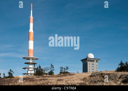 Trasmettitori sulla vetta del monte Brocken, Parco Nazionale di Harz, Sassonia-Anhalt, Germania, Europa Foto Stock