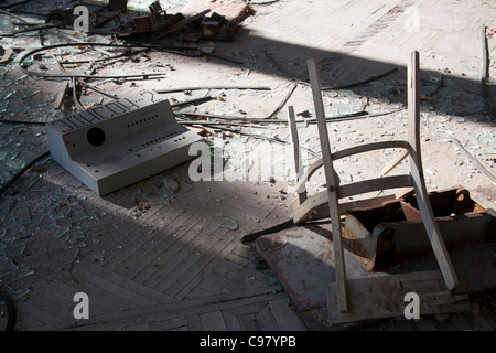 Soggetto ad atti vandalici in camera il palazzo abbandonato di cultura - Energetik - Piazza Lenin, Pripjat Chernobyl zona di esclusione dell'Ucraina Foto Stock