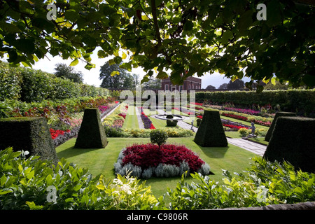 Sunken garden a Hampton Court Palace di Londra Foto Stock