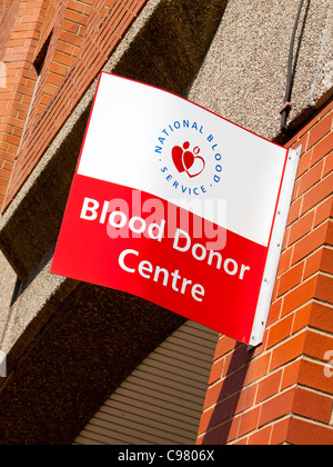 Donatore di Sangue Centro segno esterno di sangue nazionali locali di servizio in Sheffield UK usata per raccogliere il sangue per trasfusioni ospedale Foto Stock