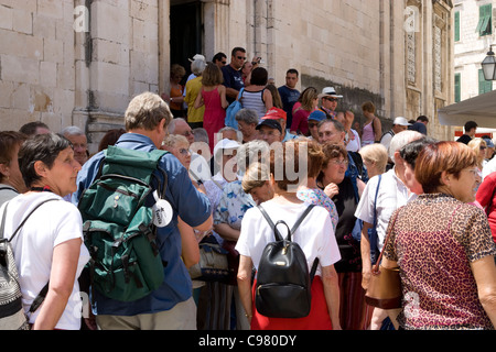 Dubrovnik: folle turistiche sullo Stradun Foto Stock