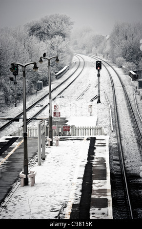 Chippenham stazione ferroviaria dopo una tempesta di neve.Chippenham è una delle stazioni su Londra e Bristol linea. Foto Stock