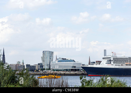 Crociera, Queen Mary 2 al porto di Amburgo, città anseatica di Amburgo, Germania, Europa Foto Stock