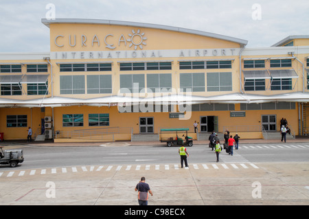 Curao,Antille olandesi Leeward Lesser,Isole ABC,Olandese,Aeroporto Internazionale di Curao Hato,aviazione,edificio,esterno,anteriore,ingresso,gro Foto Stock