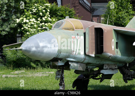 Di tipo sovietico-costruito Mikoyan Gurevich MiG-23 massa-piano di attacco in bulgaro Museo Militare, Sofia Foto Stock