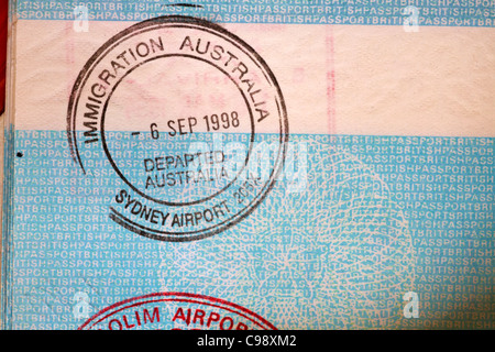 L'immigrazione Australia timbro nel passaporto britannico Foto Stock