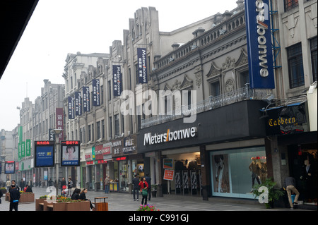 Metersbonwe store presso Wumajie zona commerciale di Wenzhou, nella provincia di Zhejiang, in Cina. 15-Nov-2011 Foto Stock