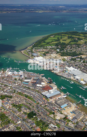 Foto aerea di Cowes e il Solent, Isle of Wight, Hampshire, Inghilterra, UK, Regno Unito, GB Gran Bretagna, Isole britanniche, Foto Stock