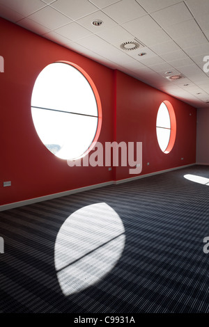 Dispongono di finestre a tutto sesto del Centro Eastpoint Southampton Foto Stock