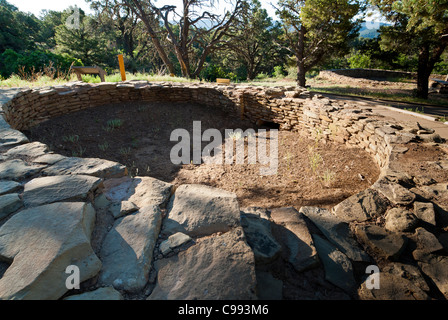 Pit case, grande Kiva Trail, Chimney Rock Area archeologica, Pagosa Springs, Colorado. Foto Stock