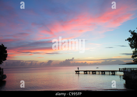 Curao,Antille olandesi Leeward Lesser,Isole ABC,Olandese,Piscadera Bay Water,Caribbean Sea Water Pier,uomo uomini maschio adulti,in piedi,barca a remi, Foto Stock