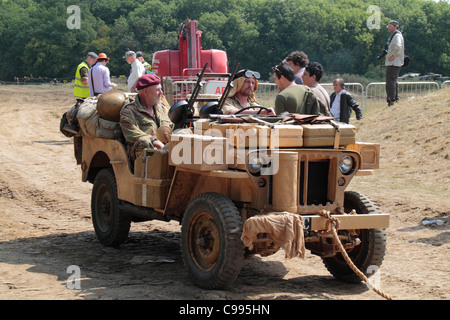 Una guerra mondiale due jeep nel deserto, come utilizzato da parte del SAS & LRDG, al 2011 Guerra e Pace mostra al luppolo in fattoria, Paddock Wood, Kent, Regno Unito. Foto Stock