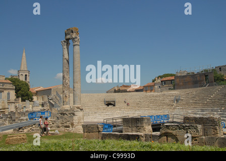 Teatro romano, in francese théâtre antique, ad Arles in Camargue Francia meridionale Foto Stock