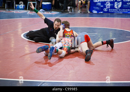 Il torneo dei campioni di wrestling amatoriale concorrenza in Columbus, Ohio. Foto Stock