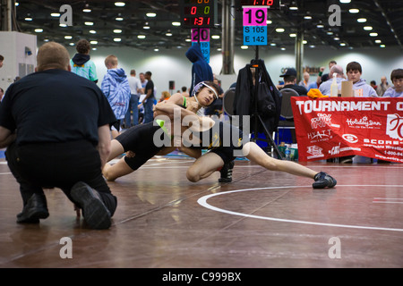 Il torneo dei campioni di wrestling amatoriale concorrenza in Columbus, Ohio. Foto Stock