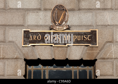 Cartello fuori l'Ufficio Generale delle poste in corrispondenza di O'Connell Street a Dublino, Irlanda Foto Stock