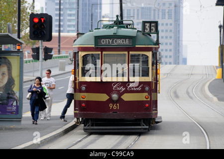 Uno degli otto rinnovato W-Class tram (1936 a 1956 operando in Melbourne, Australia Foto Stock