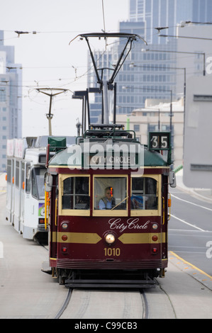 Uno degli otto rinnovato W-Class tram (1936 a 1956 operando in Melbourne, Australia Foto Stock