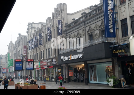 Metersbonwe store presso Wumajie zona commerciale di Wenzhou, nella provincia di Zhejiang, in Cina. 15-Nov-2011 Foto Stock