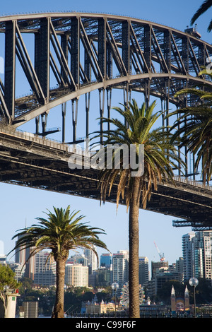 Vista del Ponte del Porto di Sydney da Dawes Point Reserve. Le rocce, Sydney, Nuovo Galles del Sud, Australia Foto Stock