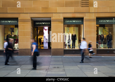 Gli acquirenti e i lavoratori della città di Martin Place. Sydney, Nuovo Galles del Sud, Australia Foto Stock
