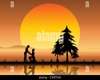 Un romantico silhouette di due giovani amanti proponendo al di sotto di un bel colore arancione tramonto. Foto Stock