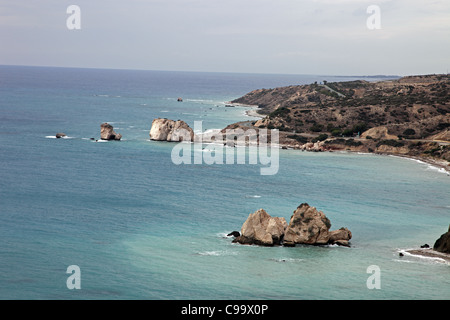 Roccia di Afrodite dove Afrodite è detto emersi dalle onde nella preistoria, Cipro Foto Stock