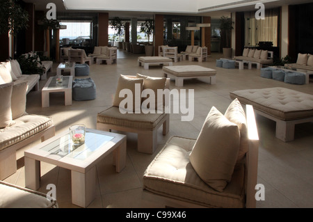 La lobby del Capo Bay Hotel, Protaras, Cipro Foto Stock
