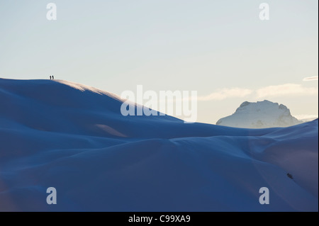 Austria, Zuers, Telemark passeggiate in Arlberg Montagna neve Foto Stock