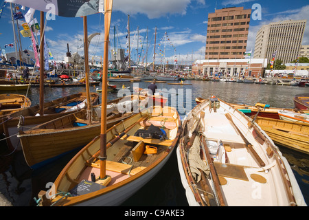 Barche in legno a Constitution Dock, durante la bi-Festival annuale delle imbarcazioni in legno. Sullivans Cove, Hobart, Tasmania, Australia Foto Stock