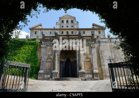 La vista dalla terrazza inferiore della Villa Aldobrandini, la più grande del tardo Rinascimento ville costruite a Frascati. Foto Stock