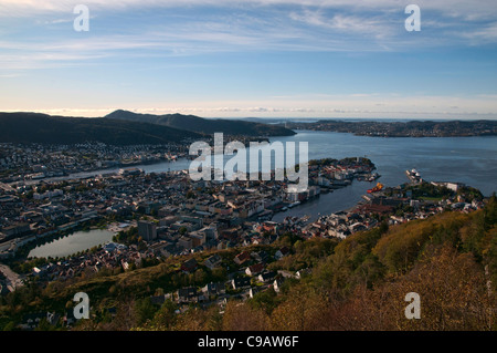 Vista di Bergen dal monte Fløyen. Foto Stock