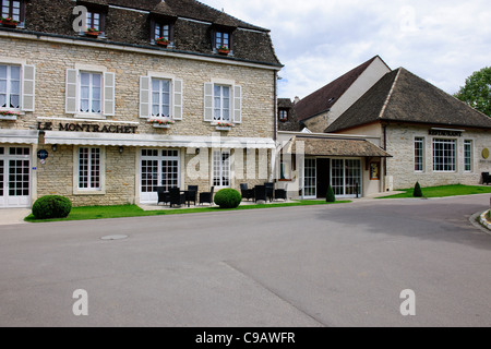 Puligny Montrachet,Borgogna Village,Centro, la Cave du Vin, negozio di vino, caffè,hotels,Montrachet,Grande Cru de Bourgogne,Francia Foto Stock