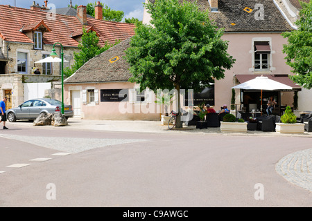 Puligny Montrachet,Borgogna Village,Centro, la Cave du Vin, negozio di vino, caffè,hotels,Montrachet,Grande Cru de Bourgogne,Francia Foto Stock