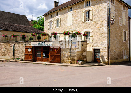 Puligny Montrachet,Borgogna Village,Centro, la Cave du Vin, negozio di vino, caffè,hotels,Montrachet,Grande Cru de Bourgogne,Francia Foto Stock