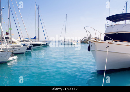 Yacht di lusso in Formentera marina vicino a Ibiza Foto Stock