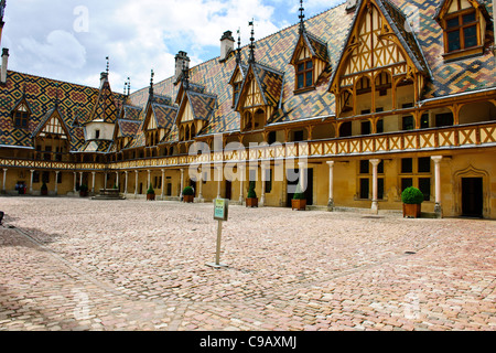 Hospices de Beaune,Ospedale,i poveri, i malati, i bisognosi,fame,attenzione medica, infermieristica,Beaune,vino di Borgogna Area,Francia Foto Stock