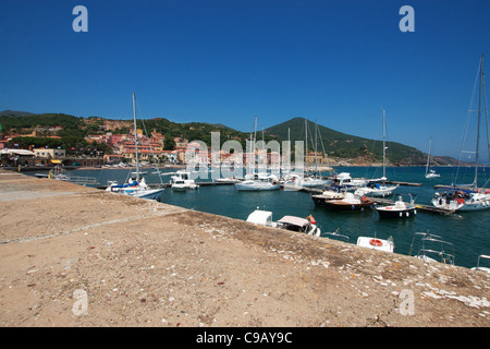 Docks di Rio Marina, Isola d'Elba,Toscana,l'Italia,mare,l'estate Foto Stock