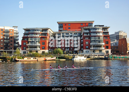 Riverside Apartments, Kingston upon Thames, Royal Borough di Kingston upon Thames, Greater London, England, Regno Unito Foto Stock