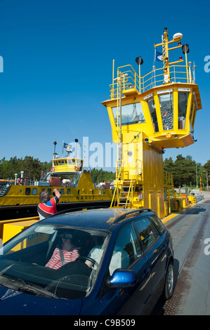 Traghetto per auto tra Pargas Nagu arcipelago di Turku Finlandia Foto Stock