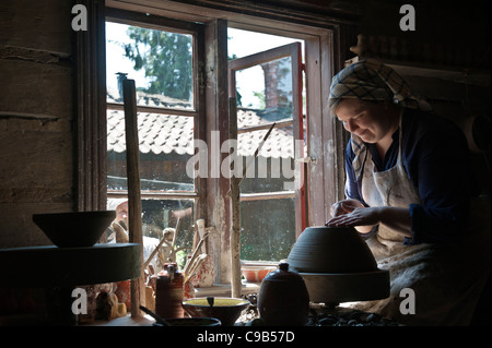 Dimostrazione di ceramica. Artigianato Luostarinmäki Museum Turku Finlandia Foto Stock