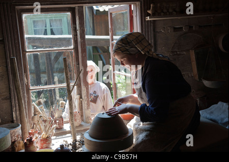 Dimostrazione di ceramica. Artigianato Luostarinmäki Museum Turku Finlandia Foto Stock