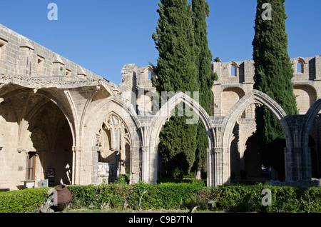 Archi gotici di Bellapais Abbey, Bellapais village, Cipro del Nord Foto Stock