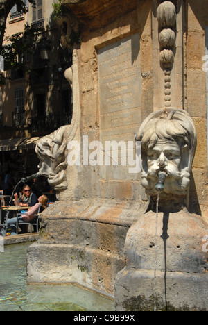 Fontana a Place de l'Hôtel de Ville in Aix-en-Provence, Provenza, Francia Foto Stock