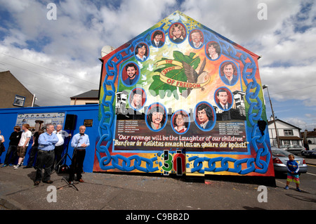 Murale nel Bogside, Londonderry, in Irlanda del Nord per la commemorazione del 1981 repubblicano scioperanti della fame che morì nel labirinto Priso Foto Stock