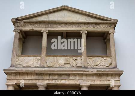 Propylon, Santuario di Athena. La ricostruzione con frammenti originali. Ii secolo A.C., Pergamon Museum. Berlino, Germania Foto Stock